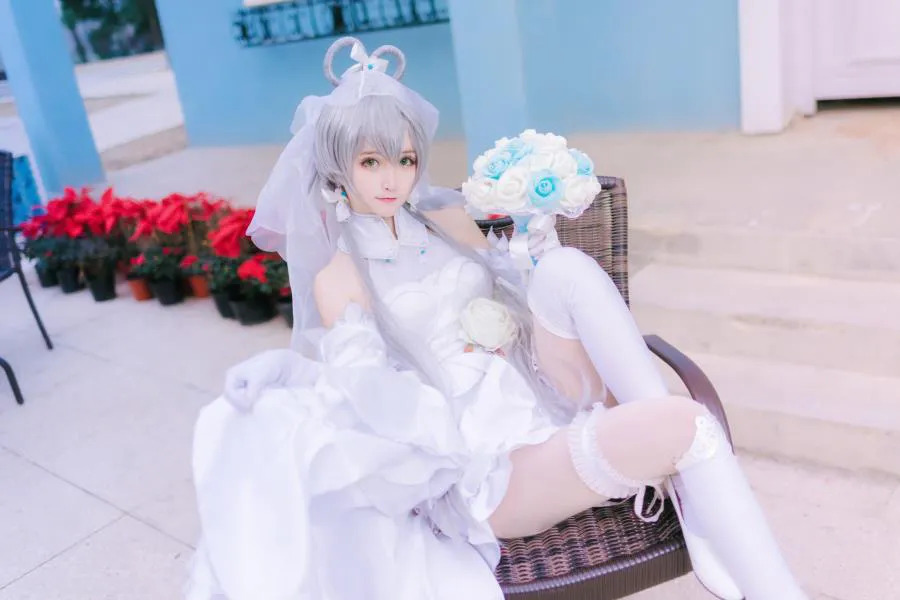 白丝美腿洛天依花嫁cosplay性感图片，打击右键保存即可