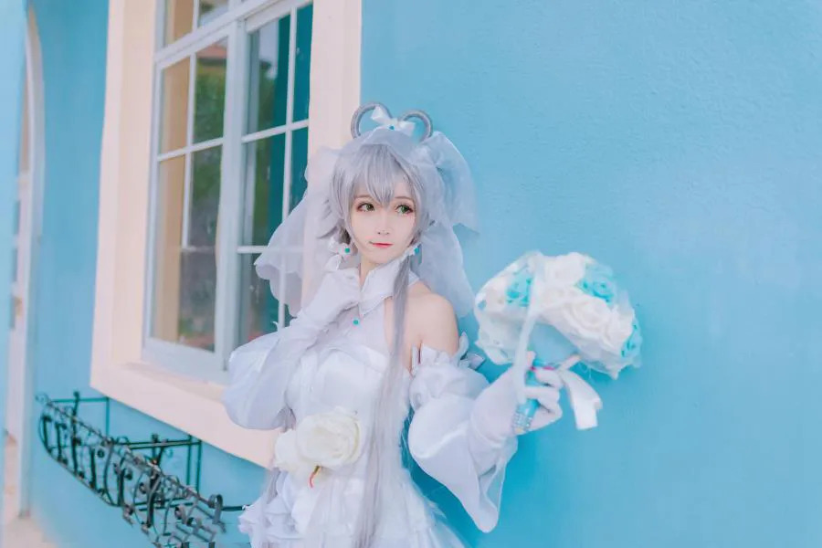 白丝美腿洛天依花嫁cosplay性感图片，打击右键保存即可