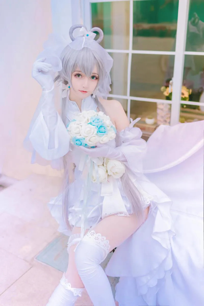 白丝美腿洛天依花嫁cosplay性感图片，打击右键保存即可